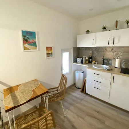 Petite Maison Cosy Et Moderne Avec Bain A Remous Hyeres